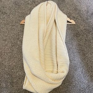 NWOT Club Monaco Italian Yarn Cream Infinity Scarf